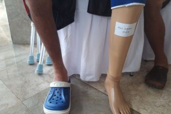 Puluhan penyandang disabilitas Padang terima alat bantu mandiri