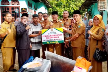 Pemkab salurkan bantuan bedah rumah lewat program Pasaman peduli pada korban banjir
