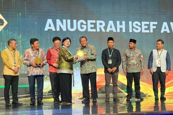 Bank Jateng Syariah raih penghargaan UUS Pendukung Pembiayaan Ekonomi Syariah Terbaik di ISEF 2025