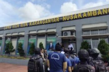 Ammar Zoni dan lima napi asal Jakarta dipindahkan ke Nusakambangan