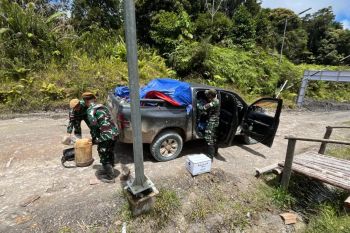 Satgas Pamtas RI--Malaysia Berhasil Gagalkan Penyelundupan Minuman Keras