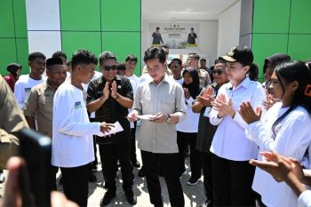 VP Gibran visits school aiding poor children in N Maluku's remote area