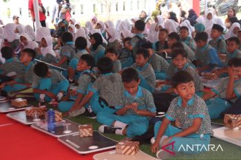 Pemkab Bekasi berbagi menu makanan sehat peringati Hari Pangan Sedunia