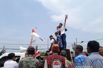 Tolak truk ODOL melintas, ratusan warga Kramatwatu Serang demo