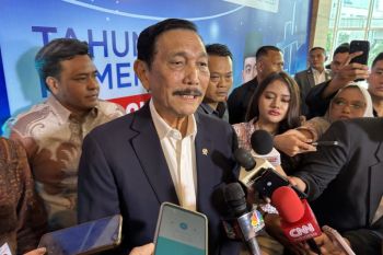Luhut sarankan Prabowo ambil jalan tengah soal UMP 2026