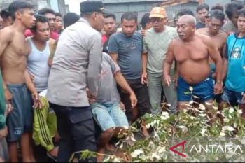 Seorang warga Dompu tewas disambar petir saat hujan deras