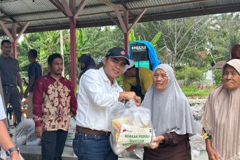 PT Tunggal Mitra Plantations salurkan bantuan sembako