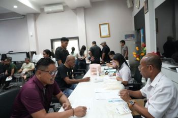 PLN NTT mengumpulkan 75 kantong darah saat aksi donor darah