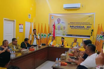 Serahkan formulir ke Golkar Riau, Afrizal Sintong klaim kantongi dukungan 12 DPD II