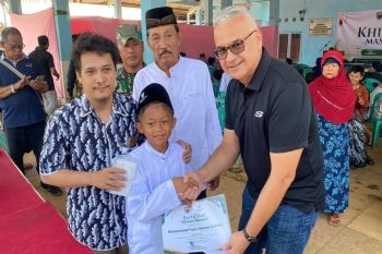 PLTU Batang gelar khitan massal untuk anak-anak nelayan Roban