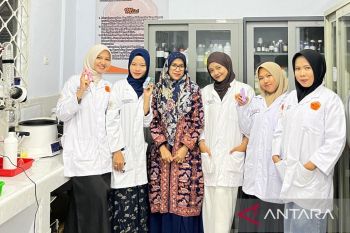 Mahasiswa Universitas Jambi riset biji jintan hitam jadi penghilang bau mulut