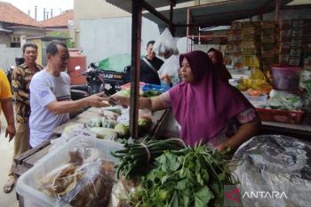 Bupati Kudus ajak ASN belanja di pasar tradisional