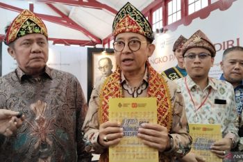 Menbud Fadli Zon buka Pameran Perangko 80 Pahlawan di Museum SMB Palembang