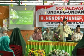 Silaturahmi Hangat, PW Al Washliyah Riau Sampaikan Aspirasi kepada Anggota Komisi VII DPR RI Hendry Munief