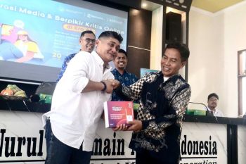 Diskominfotik NTB-IOH edukasi internet cerdas bagi santri