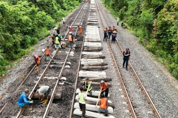 KAI Palembang ganti rel di  petak Stasiun Ujan Mas-Penganggiran