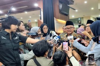 Govt to provide undergraduate scholarships to 150,000 teachers in 2026