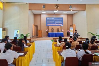 BBP NTT mendorong keterampilan membaca kritis-analitis pelajar SMA
