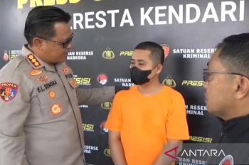 Polisi bekuk pengedar narkoba di Kendari dengan barang bukti 1 kg sabu