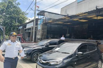 Dishub tertibkan kendaraan yang parkir liar di Tangsel