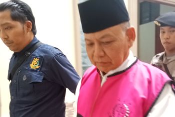 Mantan Bupati Lampung Timur nilai dakwaan jaksa tidak jelas