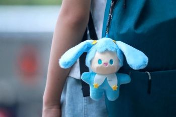 Beri simbol individualitas, gantungan tas mungil jadi tren baru China