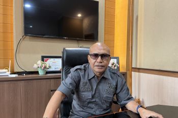 Ambon city govt deploys fast boats to clear waste from city bay