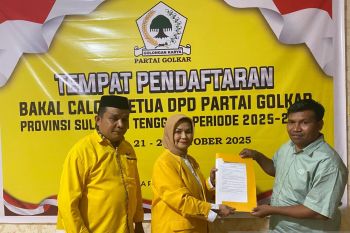 Bupati Mubar Darwin ambil formulir pendaftaran calon ketua Golkar Sultra