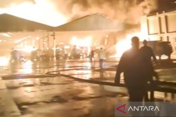 Kebakaran landa pabrik pengelolaan limbah B3 di Karawang