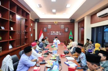 Dari hati ke hati, Menteri Nusron bahas sertifikasi tanah wakaf dan rumah ibadah di Kaltim