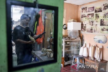 Produksi kaki palsu di Tangerang