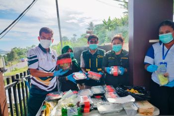 BKHIT Maluku musnahkan sayuran buah-buahan ilegal dari penumpang internasional