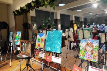 Nayanika Art Gallery tampilkan karya seni hasil limbah plastik