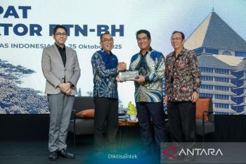 Minister calls for collaboration in world-class universities push