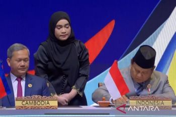 Prabowo signs declaration on Timor-Leste's admission to ASEAN