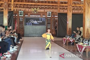 Anak-anak SLB ramaikan fashion show di Solo