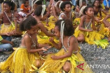 Pemkab Jayapura menghidupkan ekonomi kreatif melalui gelaran pentas budaya