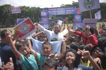 Wako Fadly Amran buka Festival Sepak Bola Piala Wali Kota Padang KU 10 dan 12 Seri I