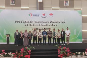 Anggota Komisi VII DPR RI Hendry Munief dan Kemenperin beri pelatihan 360 wirausaha di Pekanbaru