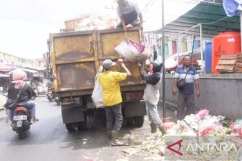 Jasa Raharja Babel bantu ratusan alat kebersihan mewujudkan kota bersih