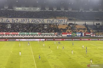 Main 10 orang, Persib Bandung kalahkan Persis Solo 2-0