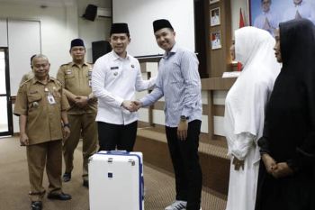 Pemkab Lampung Selatan berangkatkan jamaah umrah ke Tanah Suci