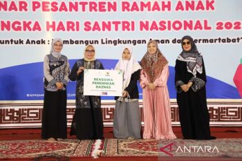 Minister urges santri to use internet wisely, avoid online abuse