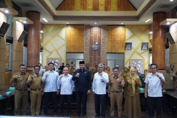 Wako Fadly Amran tandatangani Rencana Aksi Efektivitas Pengendalian Korupsi Tahun 2025