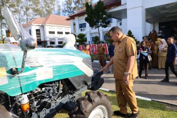 18 kelompok tani di Pariaman dapat bantuan alsintan dariKementan