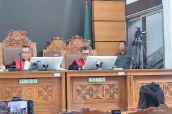 Hakim PN Jaksel memvonis Nikita Mirzani empat tahun penjara dan denda Rp1 miliar