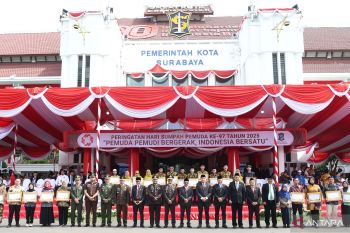 Pemkot Surabaya berikan penghargaan 68 pemuda-pemudi