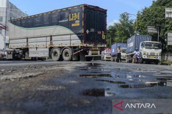 Pemberlakuan pengalihan operasional truk di Cilegon