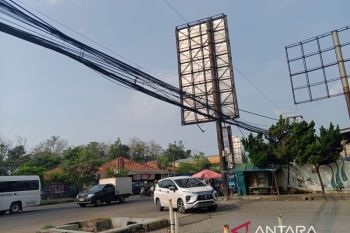 Pemkot Serang mulai proyek penataan kabel provider bawah tanah
