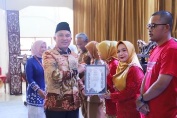 Bupati Lampung Barat minta lulusan program beasiswa jadi penggerak kesenian
